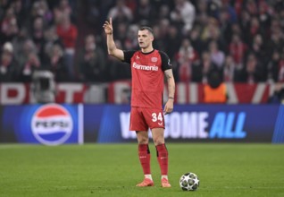 Granit Xhaka Bayer 04 Leverkusen (34) Gesture Gesture Perimeter advertising PEPSI UEFA Champions