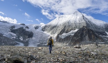 Mountaineer in front of the summit of Mont Blanc de Cheilon and glacier Glacier de Cheilon, Valais