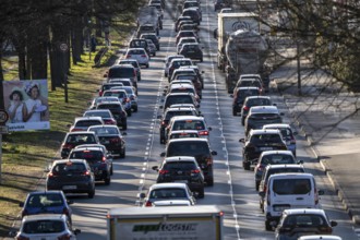 City centre traffic, 3-lane Westfalendamm, federal highway B1, heavy traffic, Dortmund, North
