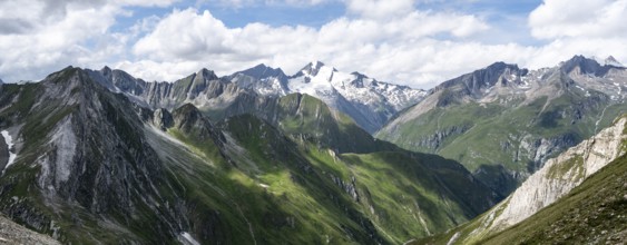 Mountain panorama, mountain peak of the Venediger group with Rötspitz peak, Lasörling Höhenweg,