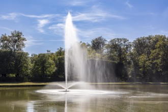 Large fountain on the mirror pond, Zabeltitz Castle Park, Großenhain, Saxony, Germany, Europe