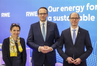 Essen, North Rhine-Westphalia, Germany, RWE CEO Markus Krebber (centre), Labour Director CHO