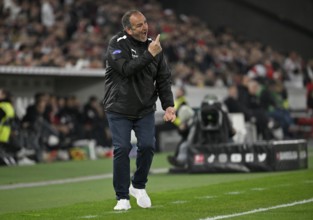 Coach Frank Schmidt 1. FC Heidenheim 1846 FCH on the sidelines Gesture Gesture MHPArena, MHP Arena