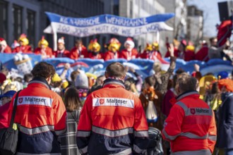 Rose Monday carnival parade in Düsseldorf, rescue workers at the Rose Monday parade, Malteser