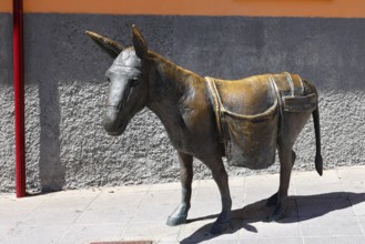 Bronze figure of a donkey in the historic centre of Agüimes, Gran Canaria, Canary Islands, Spain,