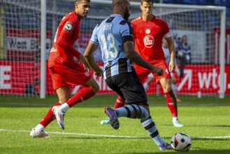 Football 3rd division, season 2024/25, matchday 8: Waldhof Mannheim vs Rot-Weiß Essen. On the ball: