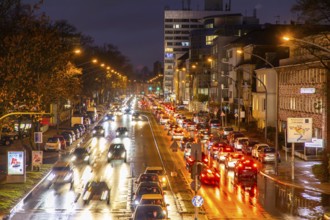 Bundesstrasse B224, Alfredstrasse, in Essen Rüttenscheid, evening rush hour traffic, this area