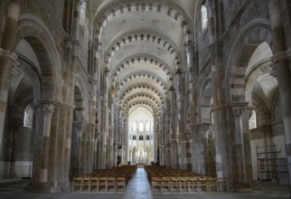 Nave of the early Gothic basilica Sainte-Marie-Madeleine, Vézelay, Département Yonne, Region