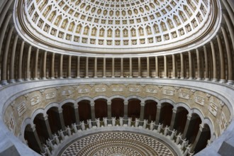 Interior, hall and dome with a total of 34 angels, goddesses of victory 3, 3 metres high, monument