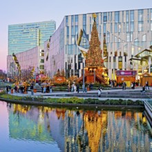 Dreischeibenhaus and Christmas market in front of the Koe-Bogen by architect Daniel Libeskind,