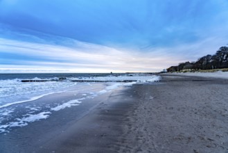 The beach at the Baltic seaside resort of Kühlungsborn in winter, Mecklenburg-Western Pomerania,