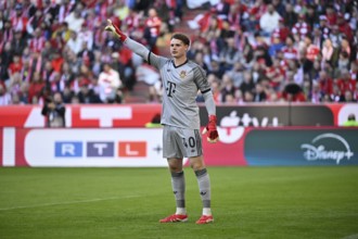 Orwart Jonas Urbig FC Bayern Munich FCB (40) Gesture Gesture Allianz Arena, Munich, Bavaria,