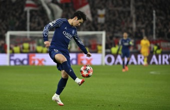Kang-in Lee FC Paris Saint-Germain PSG (19) Action on the ball Champions League, MHPArena, MHP