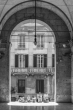 Art students drawing a vault, black and white photograph, Pisa, Tuscany, Italy, Europe