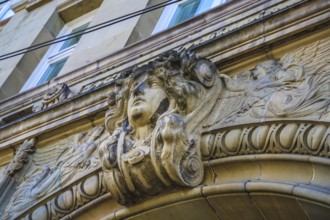 Decoration, portal at the entrance, female head made of stone, Königin-Katharina-Stift, grammar