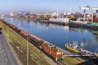 The port of Mannheim is one of Europe's most important inland ports and container terminals. Sea