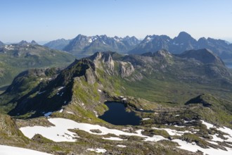 View of mountain landscape, mountain panorama, at the summit of Rundfjellet, Lake Hellskarvatnet,