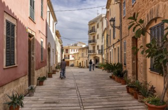 Small alleyways in the historic old town of Alcudia, Majorca, Spain, Europe