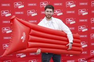 Joey Heindle at the press conference in Oranienburg on 23.04.2025. Bernhard Brink is honoured for
