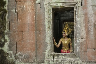 Young woman dressed as a temple dancer, Apsara, Ta Prohm, Angkor Wat, Angkor, UNESCO World Heritage