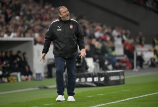 Coach Frank Schmidt 1. FC Heidenheim 1846 FCH on the sidelines Gesture Gesture MHPArena, MHP Arena