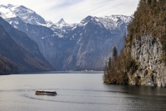 Excursion boat on the Königssee, behind the Steinerne Meer, Berchtesgaden National Park, Schönau am