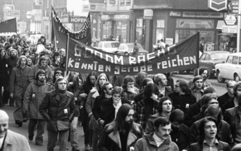 More than 10, 000 students demonstrated in Düsseldorf on 7 November 1974 for more Bafoeg and