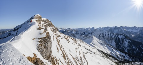 Ski tourers on a snow-covered mountain ridge, summit of Schafreuter, view of snow-covered mountain