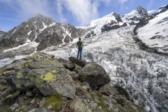 Mountaineers on the glacier, High alpine glaciated mountain landscape, La Jonction, Glacier des