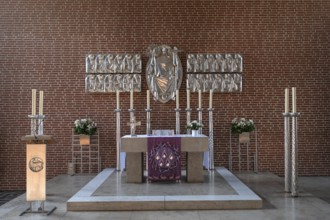 Altar of St Laurentius Church, church building from the 1970s, Möhrendorf, Middle Franconia,