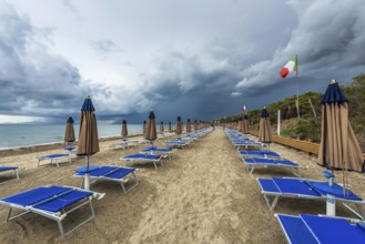 Empty beach, dramatic, gloomy sky, weather, clouds, thunderstorm, stormy, stormy weather, coast,