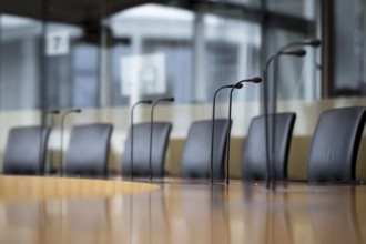 Microphones and seats in a hearing room in the Marie-Elisabeth-Lüders-Haus