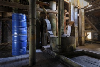 Schindler's blue colour factory is located directly on the Zwickauer Mulde river and belongs to the