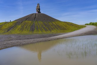 Rheinelbe spoil tip in Gelsenkirchen, 100 metre high spoil tip, landscape park, with the sculpture