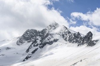 Mountain landscape of rock and ice, glaciated mountain peak Großer Möseler, glacier Waxeggkees,