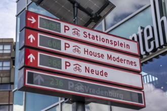 Display board, bicycle car park at Utrecht Centraal Central Station, Stationsplein, 3 underground