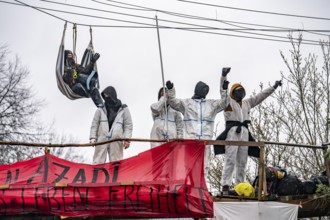 2nd day of the eviction of the Lützerath hamlet, occupied buildings of the former farm, by climate