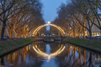 Königsallee, Kö, elegant shopping street in the city centre of Düsseldorf, arc of light over the