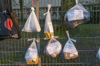 Gift fence with donations for the homeless and needy, food, hygiene articles, clothing, in Essen