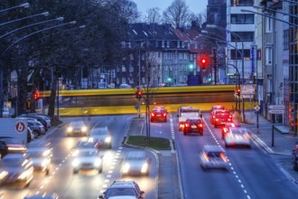 After-work traffic in the environmental zone on the B 224 Alfredstraße in Rüttenscheid, Essen, Ruhr