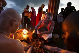Hindu priest with pilgrims at the fire ritual at Ghat Agni Theertham, Rameswaram, Pamban Island,