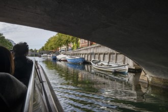 Low bridge, tourist ship, Christianshavns Canal, Copenhagen, Denmark, Europe