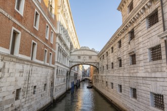 Bridge of Sighs or Ponte dei Sospiri at the Doge's Palace over the Rio di Palazzo, Venice, Veneto,