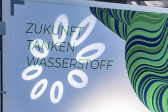 Presentation of the first fuel cell lorry from FES GmbH Fahrzeug-Entwicklung Sachsen. FES GmbH has