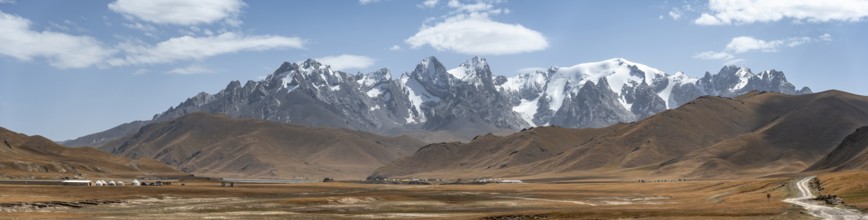 Pointed high mountain peaks with glaciers, Keltan Mountains, Sary Beles Mountains, Tien Shan, Naryn