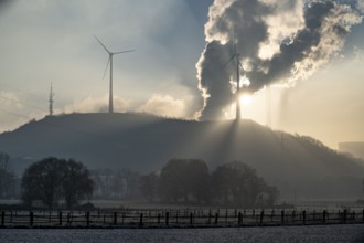 Windpark Halde Oberscholven, smoke clouds from the cooling tower and chimney of the Uniper