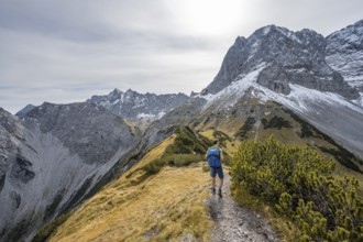 Mountaineers on a hiking trail on the ridge of Hahnkampl, mountain panorama with rocky steep peaks,