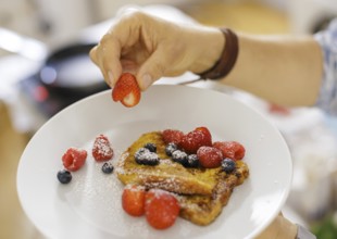 French toast with strawberries, raspberries, blueberries, Berlin, 13/08/2024