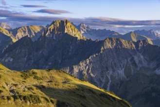 Mountain panorama from Laufbacher-Eckweg to Höfats, 2259m, Allgäu Alps, Allgäu, Bavaria, Germany,