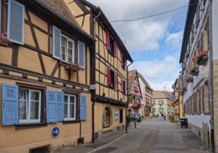 Well-kept half-timbered houses and floral decorations characterise the town centre of Eguisheim in